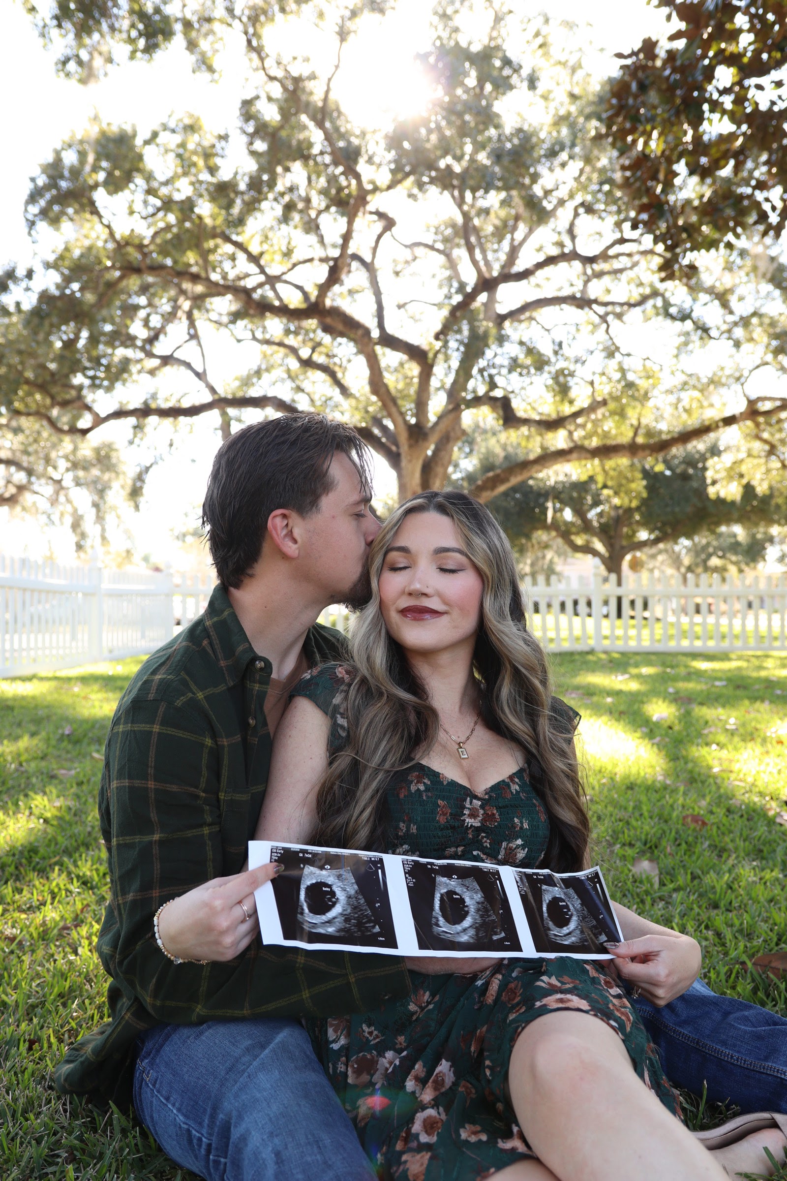 Pregnancy announcement photography